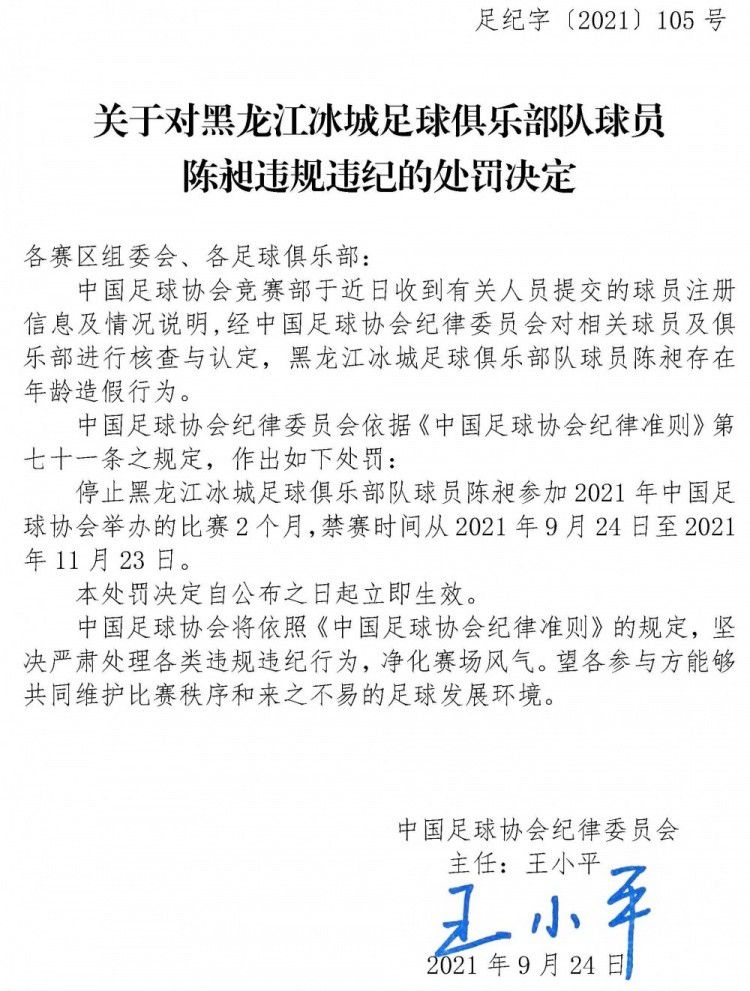 因为我不太会系凉鞋的搭扣，所以只好一步一拖地走到阳台上。